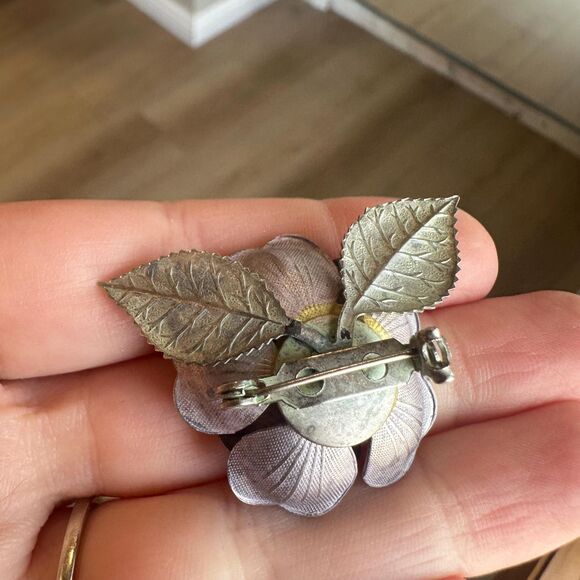 Vintage Floral Flower Brooch Pin Shabby Chic - Picture 3 of 3